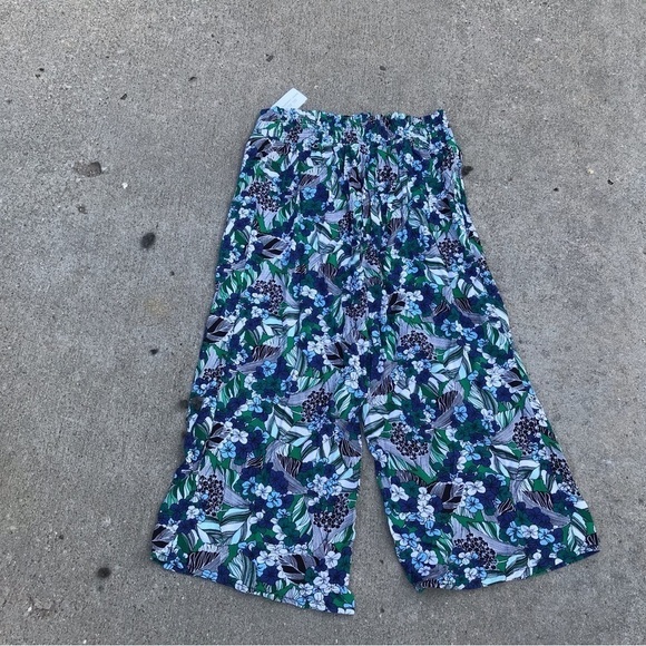 Christopher & Banks Wide Legged Gaucho Pants - Picture 4 of 5